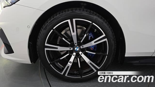 BMW 5 Series 2025 — Photo 9/35