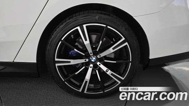 BMW 5 Series 2025 — Photo 34/35