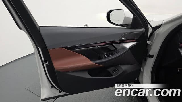 BMW 5 Series 2025 — Photo 32/35