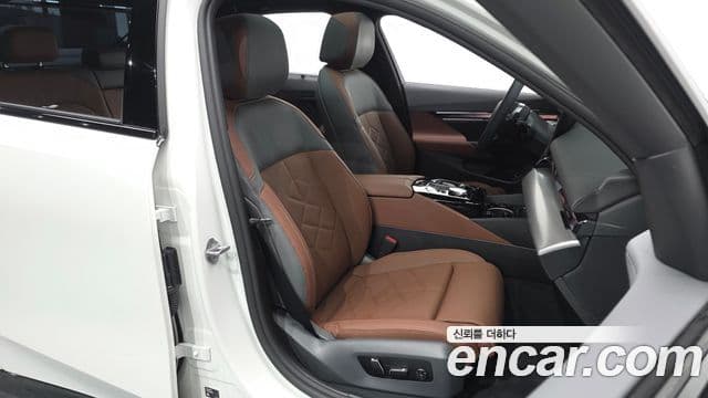 BMW 5 Series 2025 — Photo 18/35