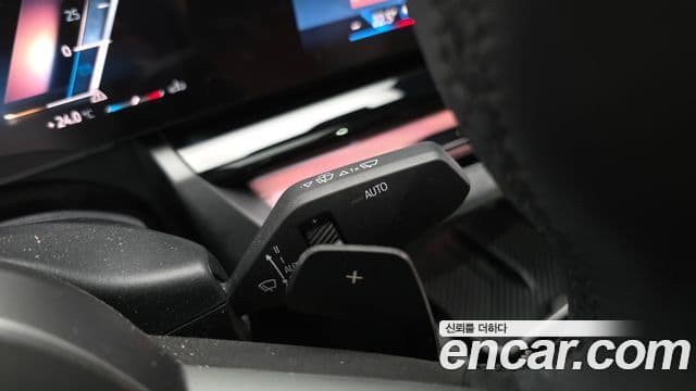 BMW 5 Series 2025 — Photo 26/35