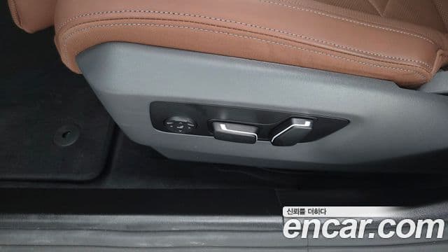 BMW 5 Series 2025 — Photo 27/35