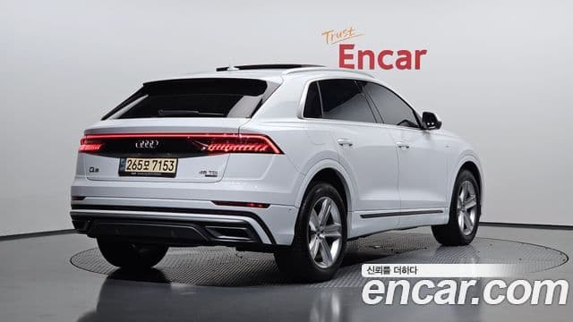 Audi Q7 2021 — ფოტო 2/20