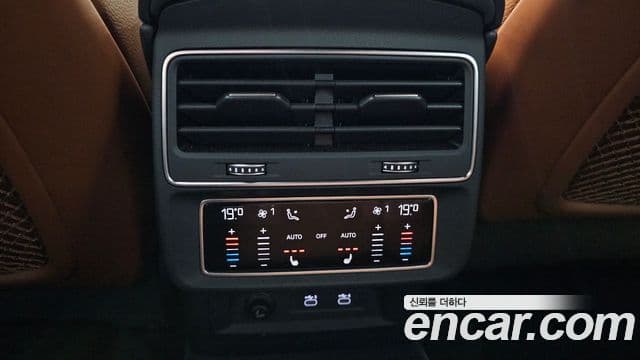 Audi Q7 2021 — ფოტო 17/20