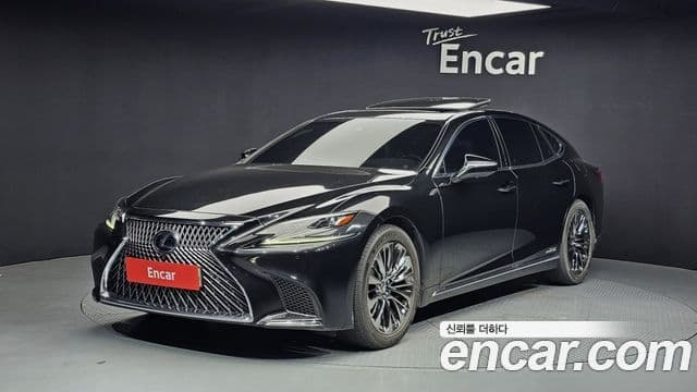 Lexus LS500h 2018 — ფოტო 8/20