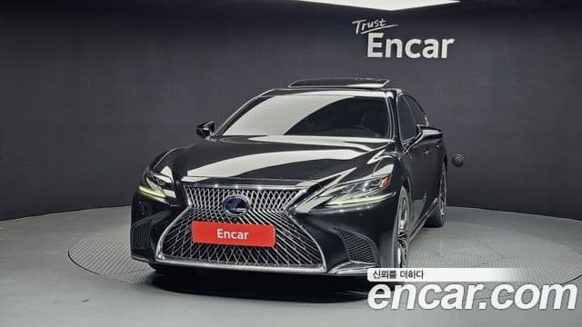 Lexus LS500h 2018 — ფოტო 7/20