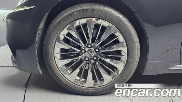 Lexus LS500h 2018 — ფოტო 9/20