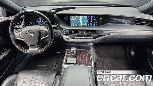 Lexus LS500h 2018 — ფოტო 18/20