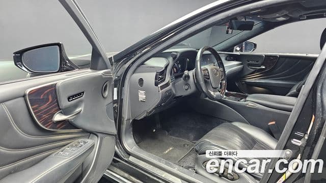 Lexus LS500h 2018 — ფოტო 14/20