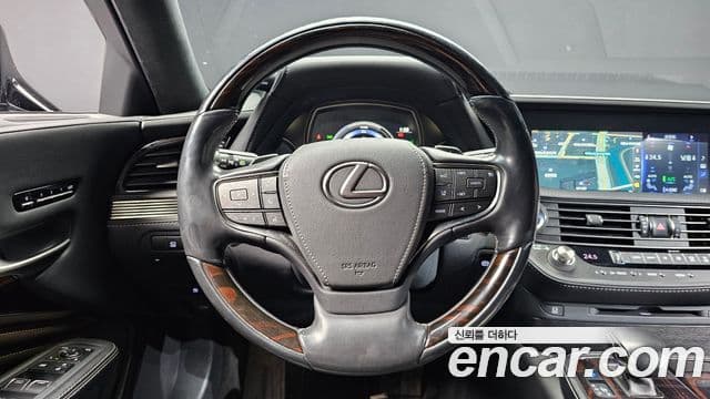 Lexus LS500h 2018 — ფოტო 3/20