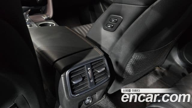 Genesis G70 2020 — ფოტო 18/20