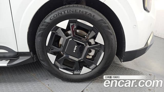 Kia Carnival 2024 — Photo 28/36