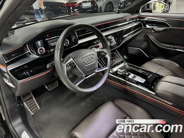 Audi S8 2021 — Şəkil 13/19