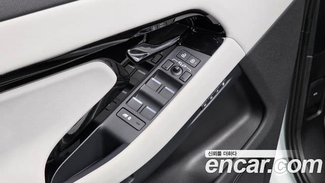Land Rover Range Rover Evoque 2025 — Фото 16/20