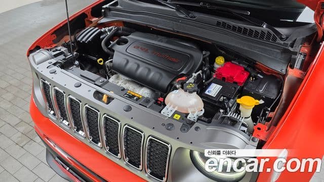 Jeep Renegade 2021 — Фото 6/20