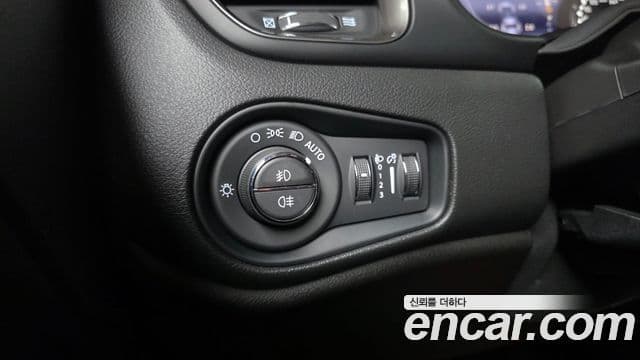 Jeep Renegade 2021 — Фото 20/20