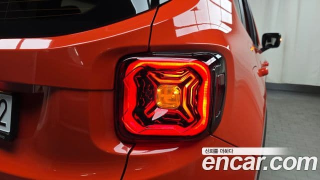 Jeep Renegade 2021 — Şəkil 28/31
