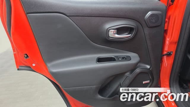 Jeep Renegade 2021 — Şəkil 17/31