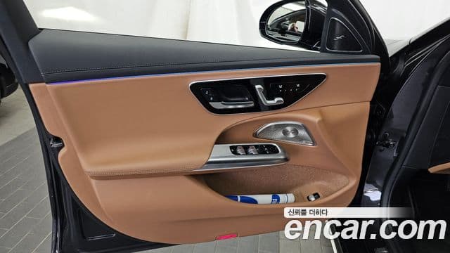 Mercedes-Benz E-Class 2024 — Photo 3/32
