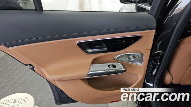 Mercedes-Benz E-Class 2024 — Photo 9/32