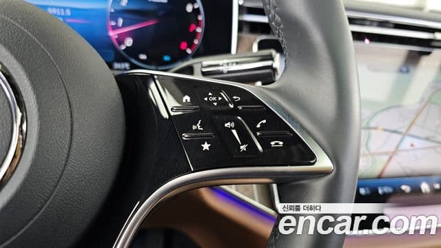 Mercedes-Benz E-Class 2024 — Photo 30/32