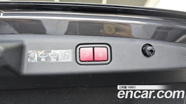 Mercedes-Benz E-Class 2024 — Photo 31/32