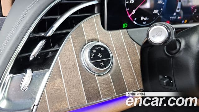 Mercedes-Benz E-Class 2024 — Photo 22/32