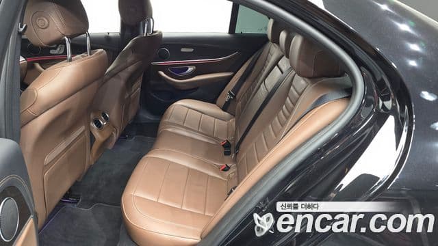Mercedes-Benz E-Class 2022 — Şəkil 11/20