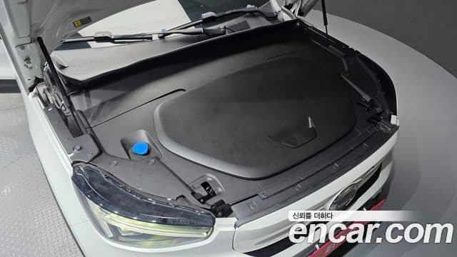 Volvo C40 Recharge 2023 — Şəkil 9/32