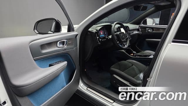 Volvo C40 Recharge 2023 — Şəkil 30/32