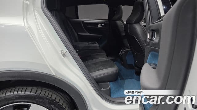 Volvo C40 Recharge 2023 — Şəkil 18/32