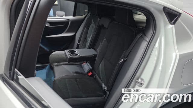 Volvo C40 Recharge 2023 — Şəkil 24/32