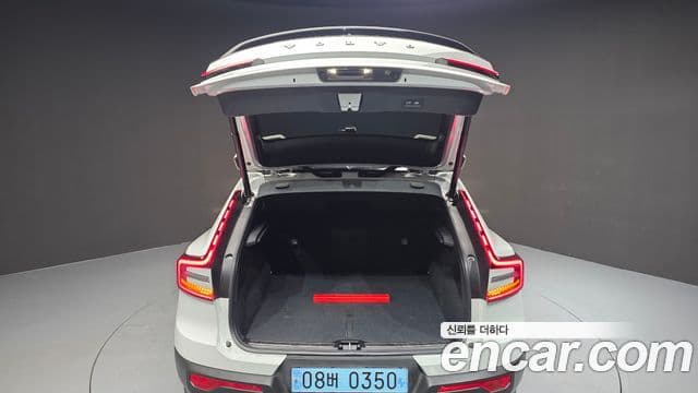 Volvo C40 Recharge 2023 — Şəkil 21/32