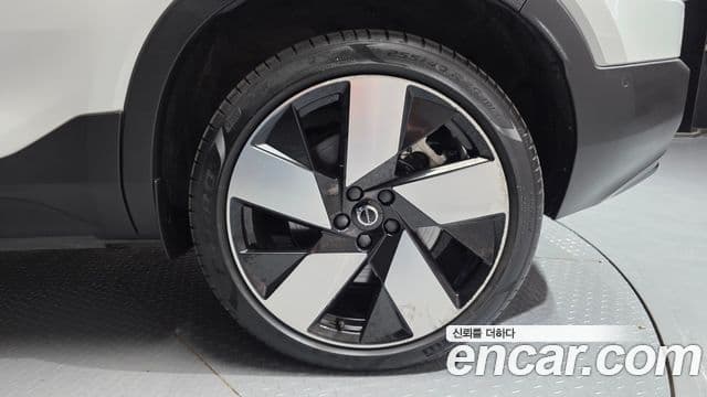 Volvo C40 Recharge 2023 — Şəkil 14/32