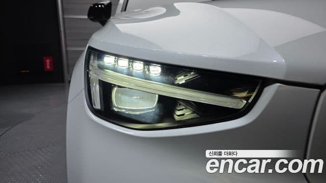 Volvo C40 Recharge 2023 — Şəkil 3/32