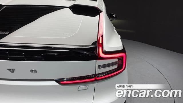 Volvo C40 Recharge 2023 — Şəkil 31/32