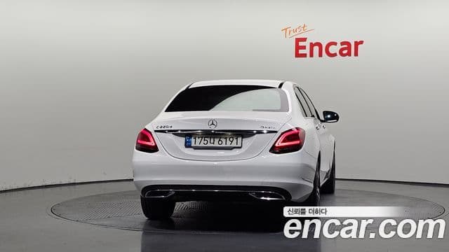 Mercedes-Benz C-Class 2020 — ფოტო 15/20