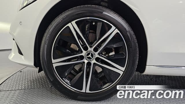 Mercedes-Benz C-Class 2020 — ფოტო 18/20