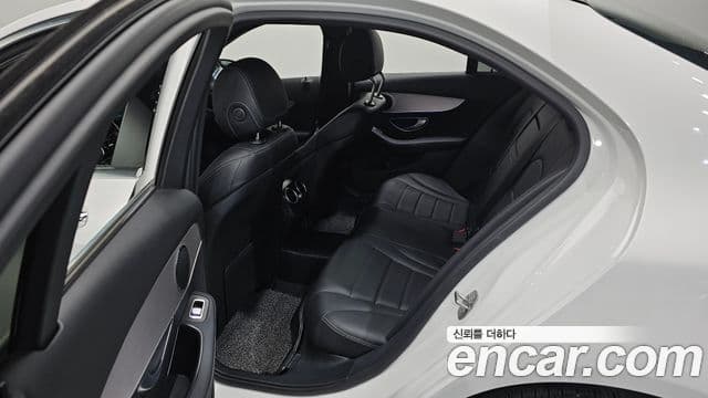 Mercedes-Benz C-Class 2020 — ფოტო 7/20