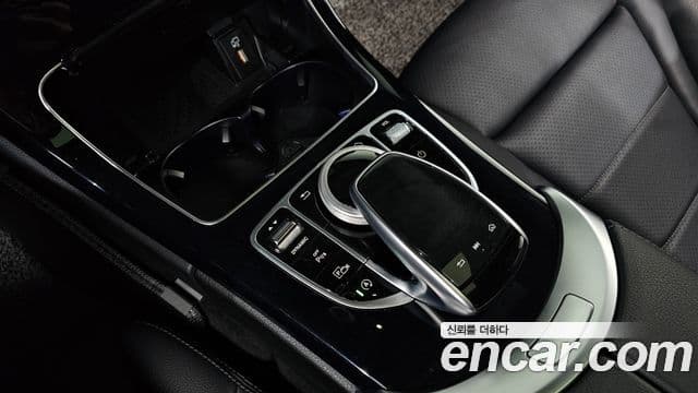 Mercedes-Benz C-Class 2020 — ფოტო 19/20