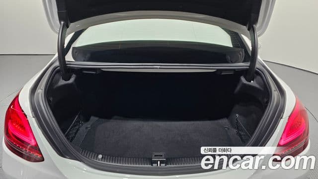 Mercedes-Benz C-Class 2020 — ფოტო 9/20
