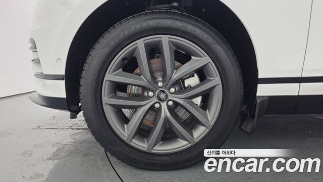 Land Rover Range Rover Velar 2026 — ფოტო 8/20