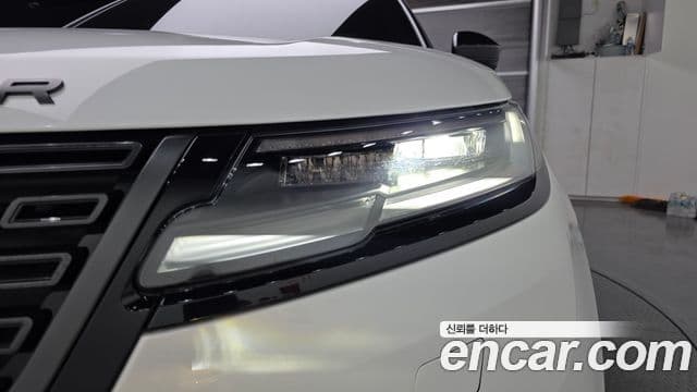 Land Rover Range Rover Velar 2026 — ფოტო 17/20