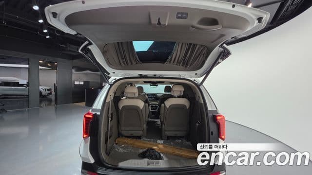 Kia Carnival 2024 — ფოტო 17/20