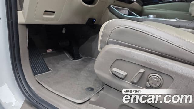 Kia Carnival 2024 — ფოტო 18/20