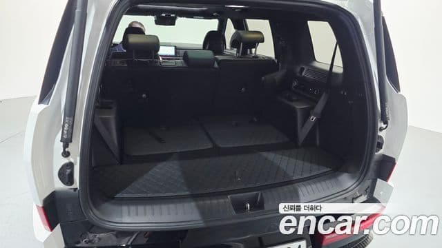 Hyundai Santa Fe 2023 — ფოტო 19/20