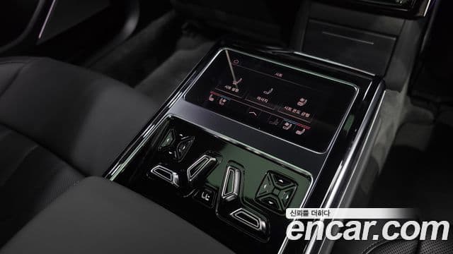 Audi A8 2023 — Photo 5/20