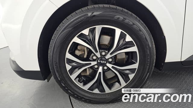 Kia Carnival 2023 — Фото 5/20