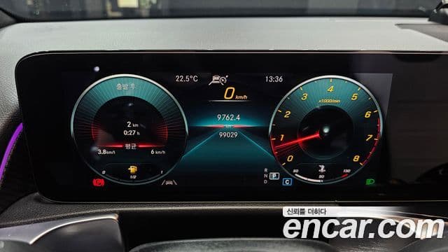 Mercedes-Benz GLB-Class 2021 — ფოტო 14/20