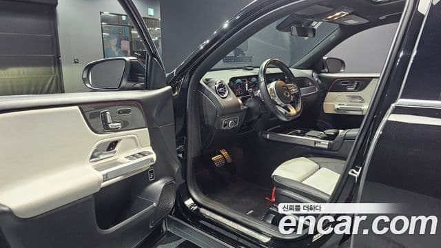 Mercedes-Benz GLB-Class 2021 — ფოტო 17/20